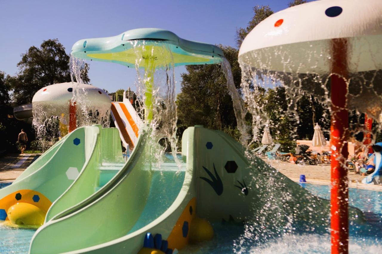 Sentido Apollo Palace Mesongí Buitenkant foto The Splash Zone