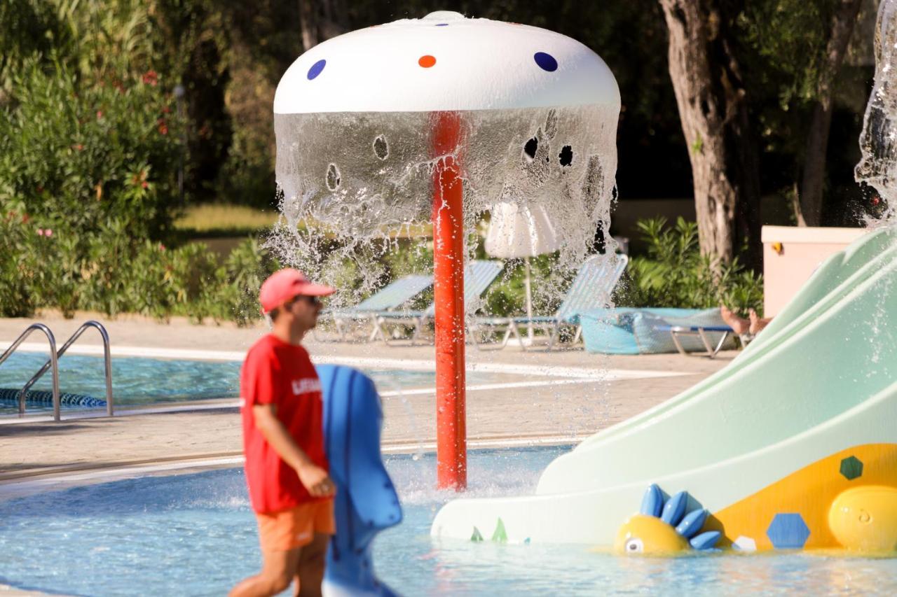 Sentido Apollo Palace Mesongí Buitenkant foto Mushroom umbrella
