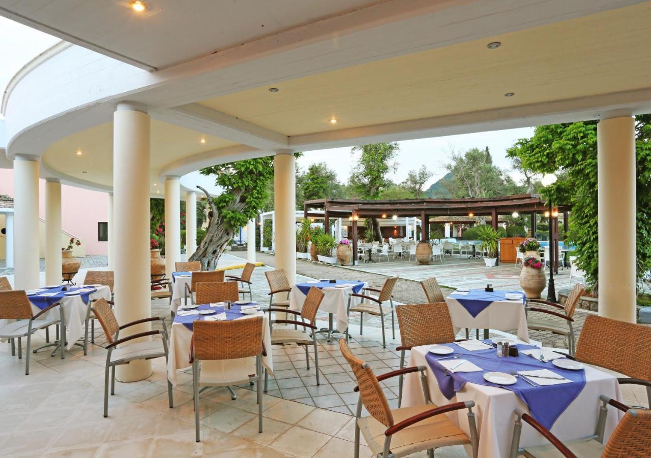 Sentido Apollo Palace Mesongí Buitenkant foto The restaurant at the hotel