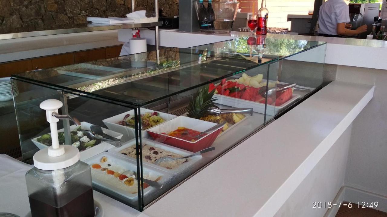 Sentido Apollo Palace Mesongí Buitenkant foto A salad bar